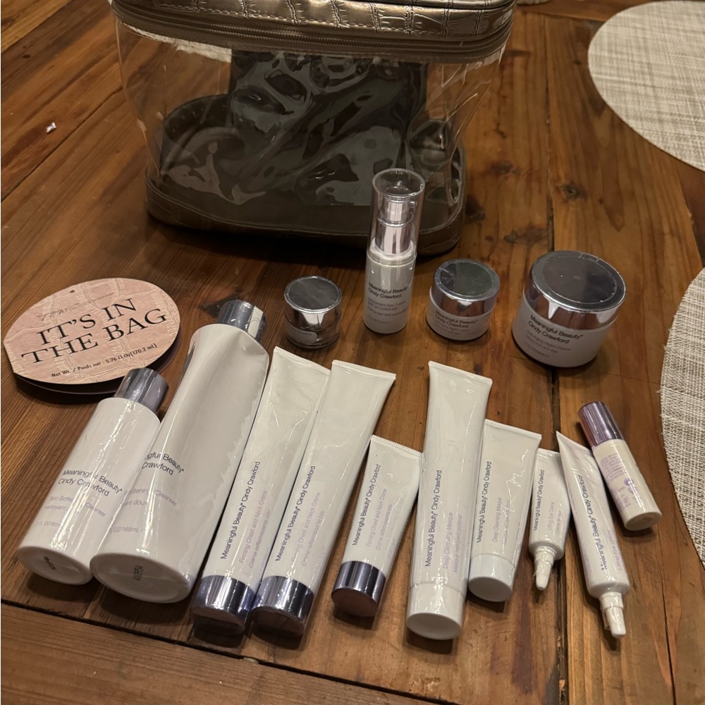 Cindy Crawford meaningful beauty lots of products all brand neww never used